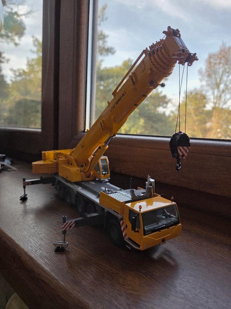 NZG 1:50 Liebherr LTM 1250-5.1 - Crane, Hobby en Vrije tijd, Modelauto's | 1:50, Ophalen of Verzenden, Gebruikt, Hijskraan, Tractor of Landbouw