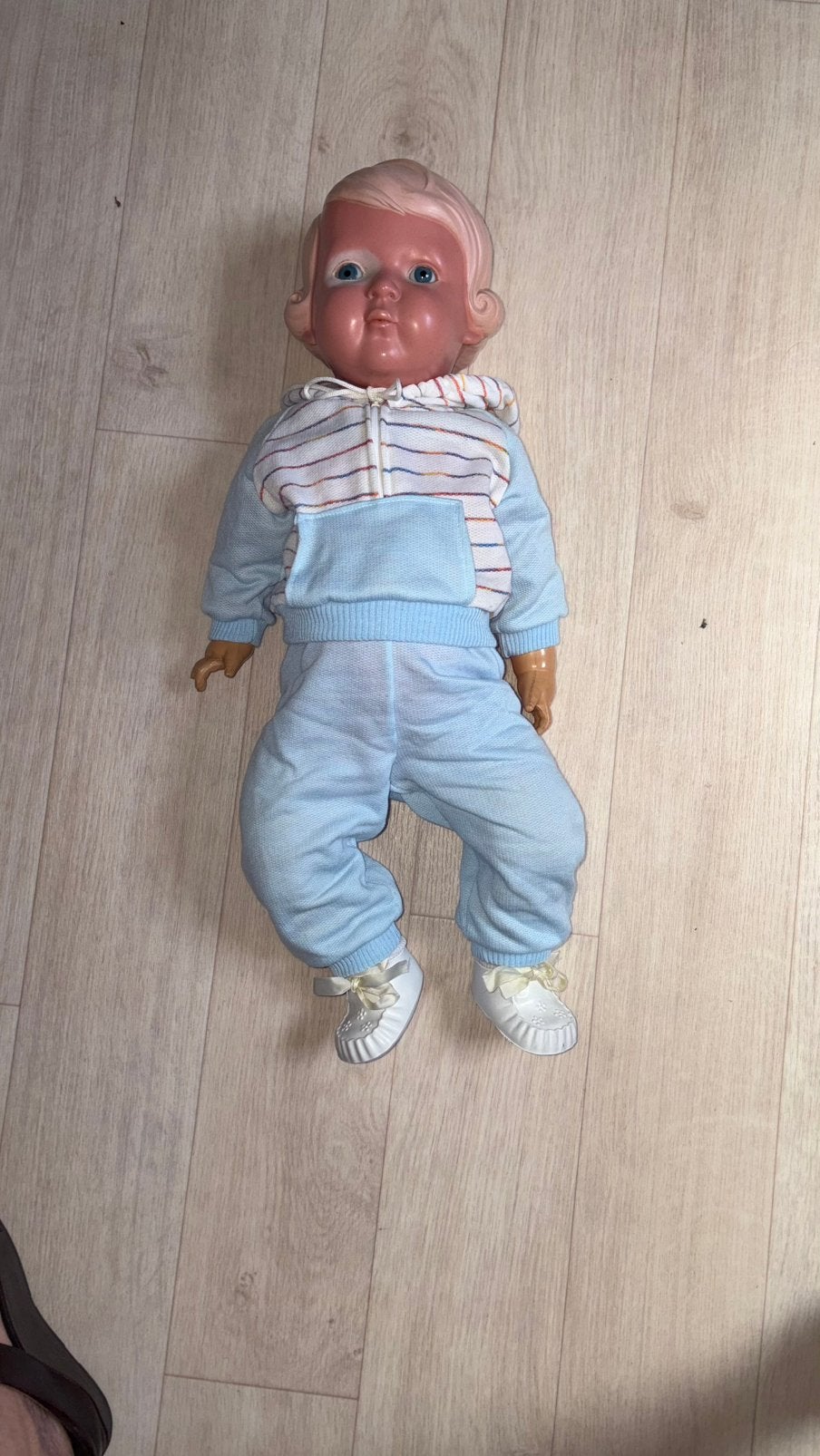 Originele schildpad pop met blauw trainingspak, Ophalen of Verzenden, Gebruikt, Babypop