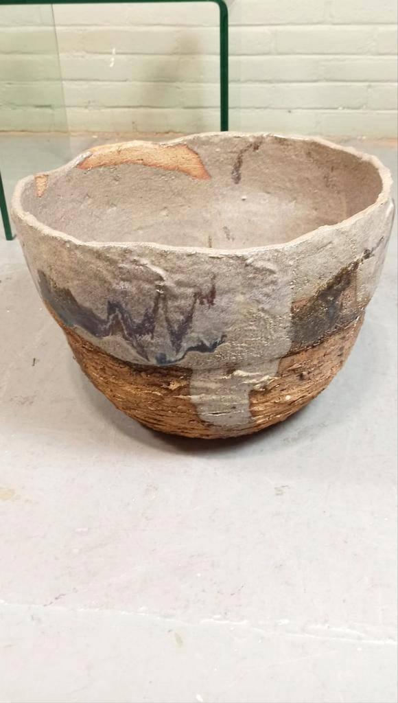 Grote handgemaakt keramische wabi sabi schaal / pot, Ophalen, Tweedehands, Tweedehands, Steen/keramiek