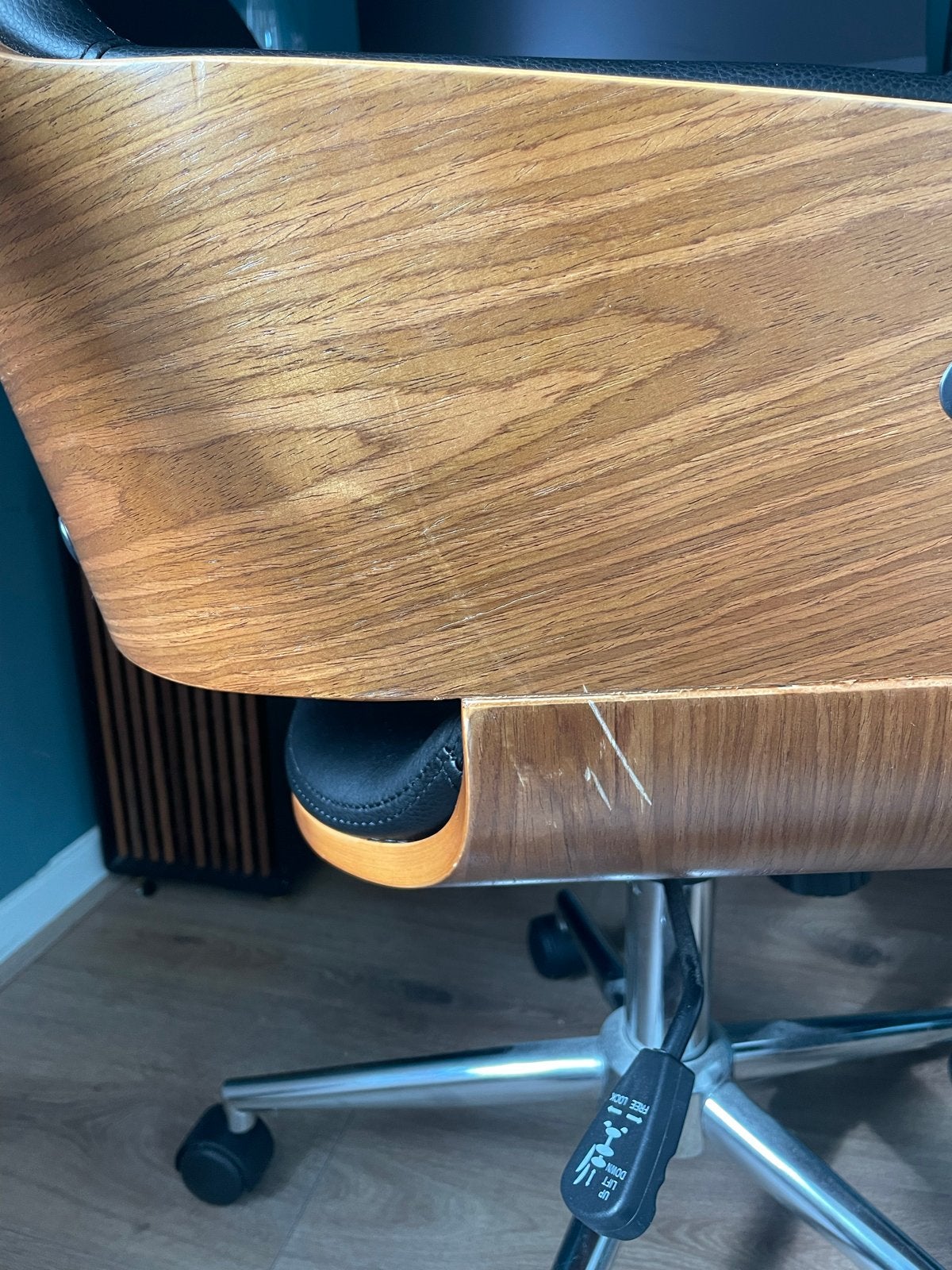 Foto 6 van Walnoothouten Bureaustoelen 2stuks - Zwart Leer