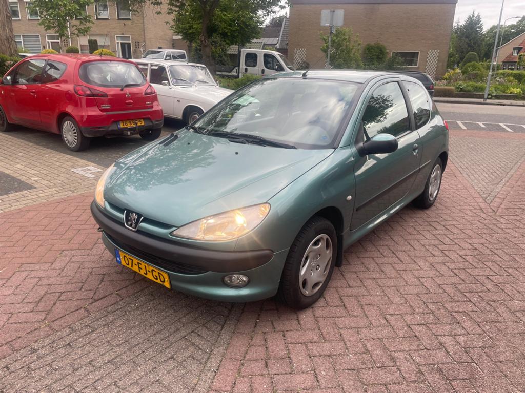 Peugeot 206 1.4 3D AUT 2000 Groen, Auto's, Particulier, 1100 kg, 955 kg, Hatchback