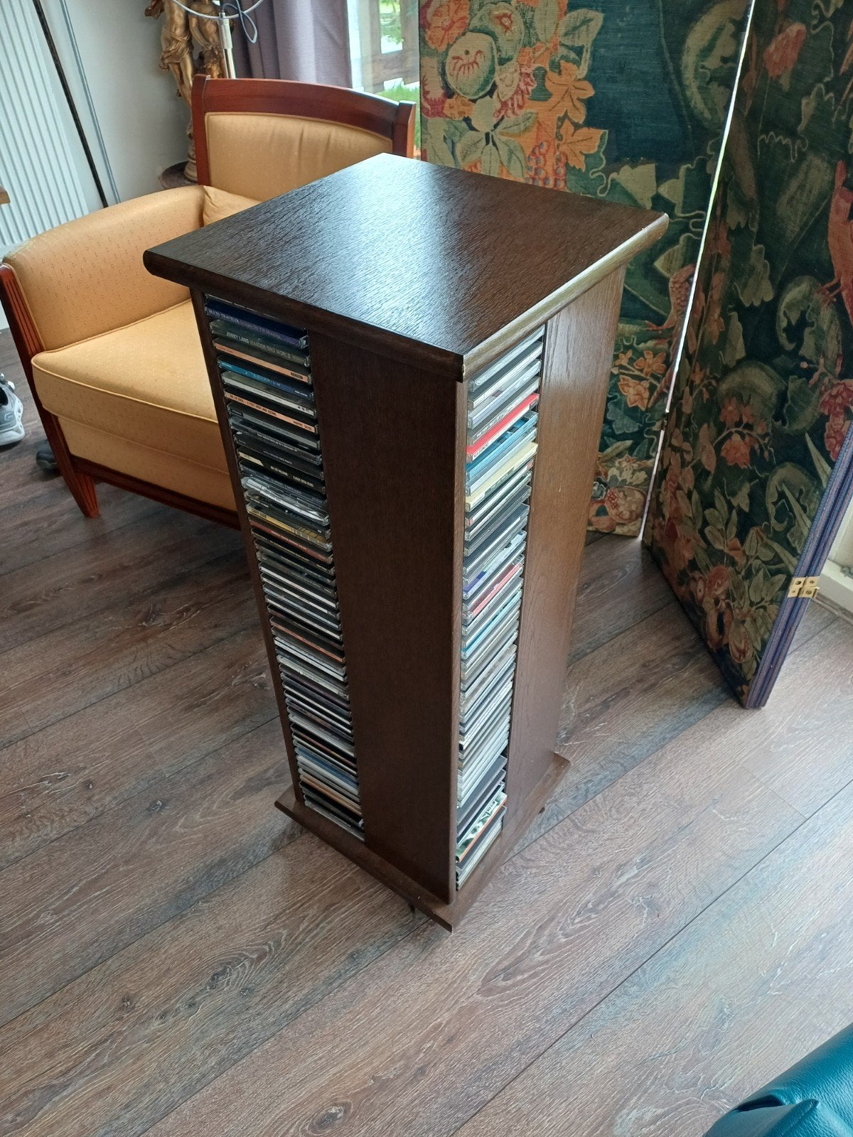 Draaibare houten CD opbergtoren met 200 CD's, Ophalen, Gebruikt, Pop