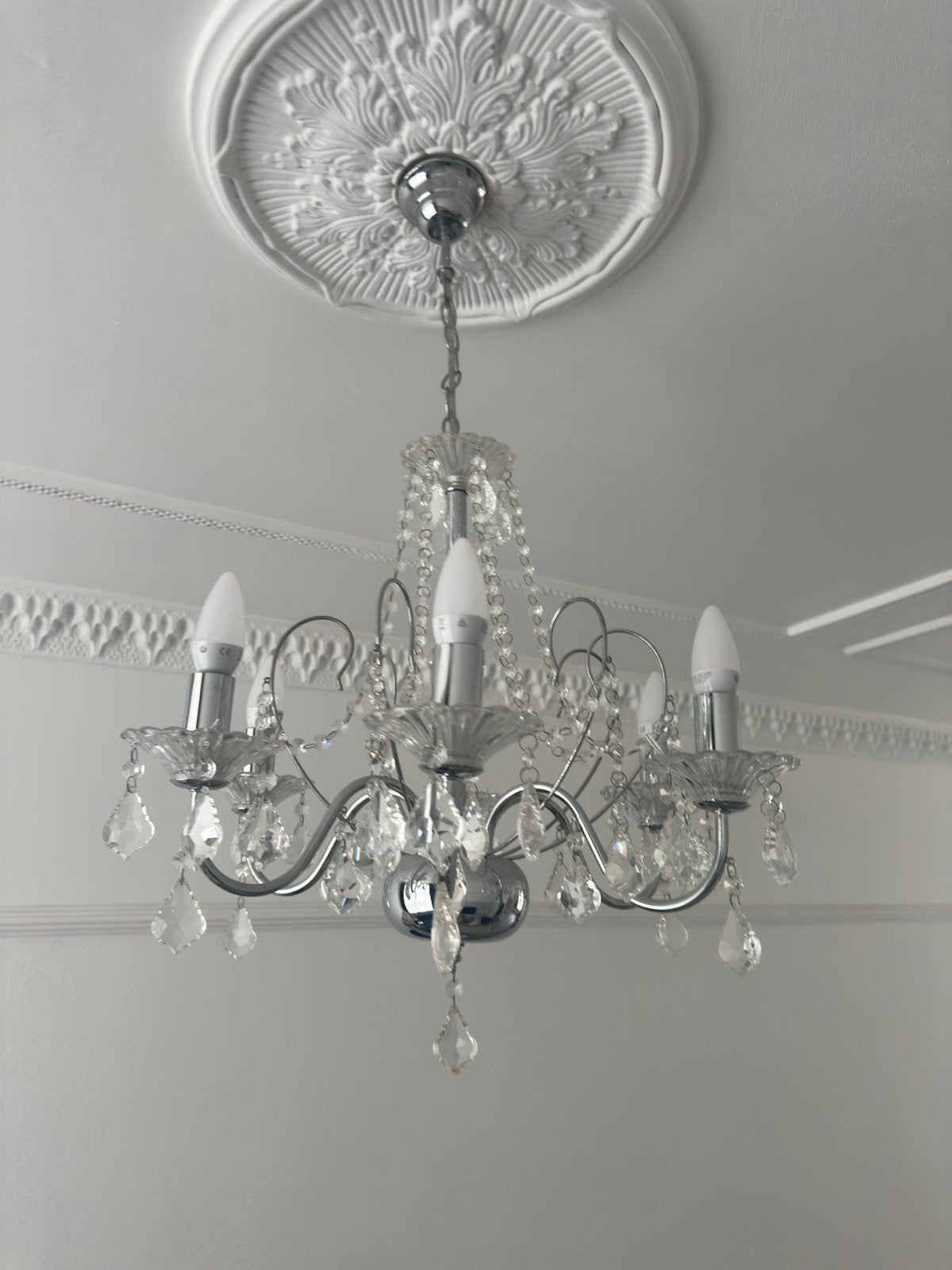 2x Elegante Kroonluchters met Kristallen Hangers, Huis en Inrichting, Lampen | Kroonluchters, Ophalen, Gebruikt, Glas, E14 (klein)