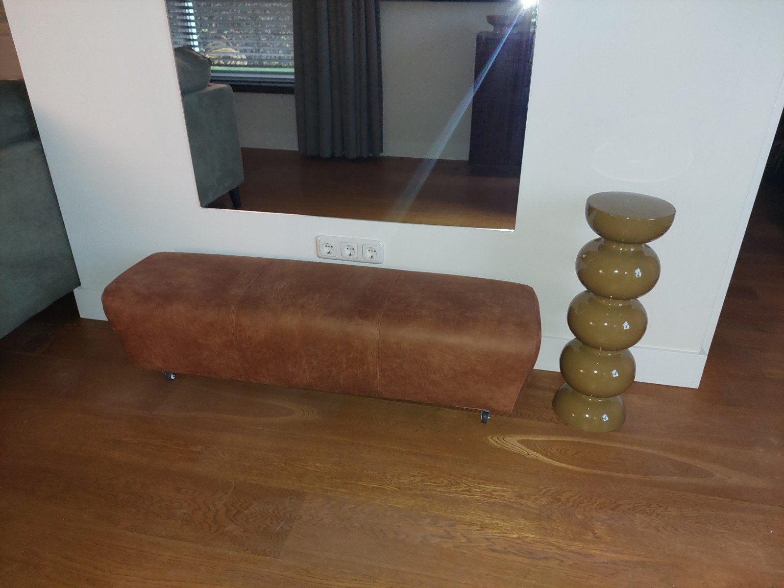 Leren Poef/Voetenbank op Wieltjes - Bruin, Huis en Inrichting, Ophalen, Gebruikt, Modern, Industrieel, 50 tot 75 cm