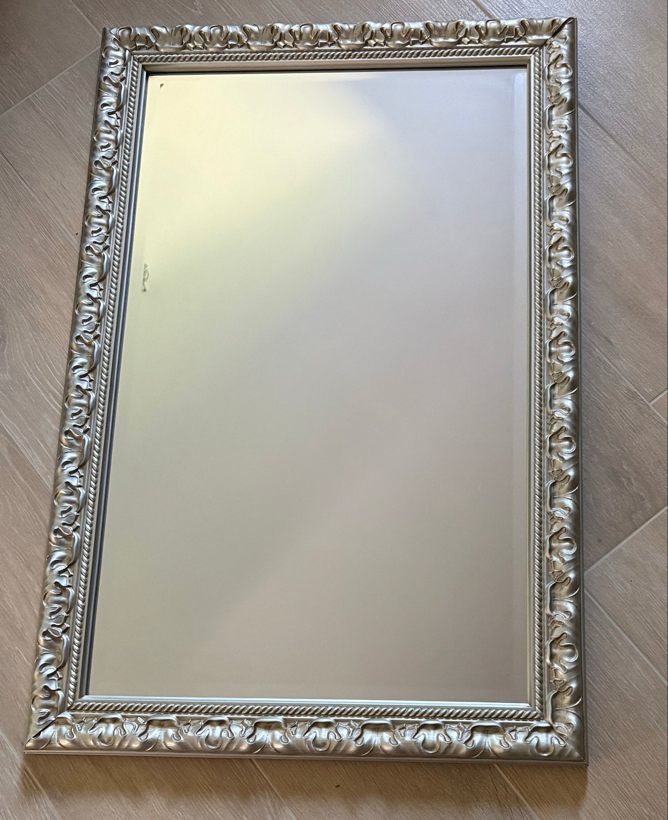 Decoratieve spiegel met sierlijke lijst, Ophalen, Gebruikt, Minder dan 100 cm, Rechthoekig