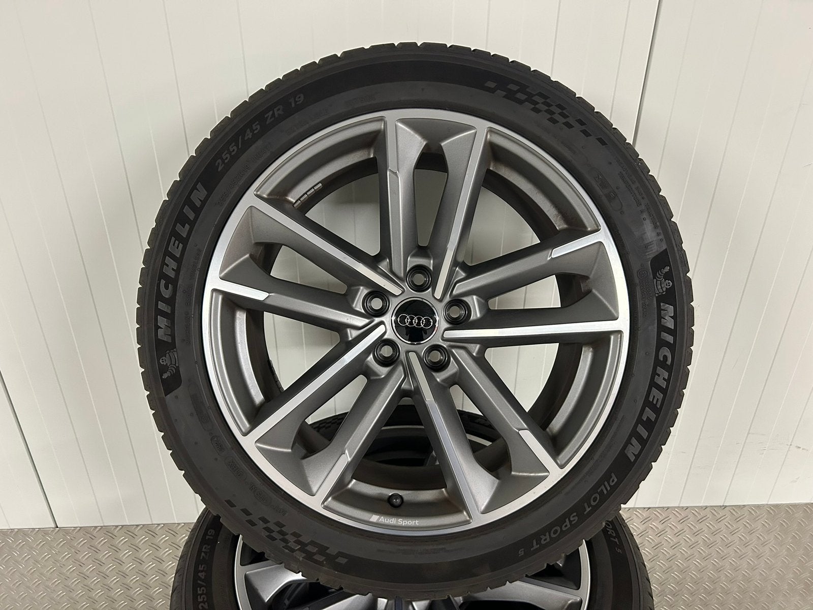 Originele Audi Q3 SQ3 sport 19 inch Continental/Michelin, Audi, Gebruikt, 255 mm, Banden en Velgen