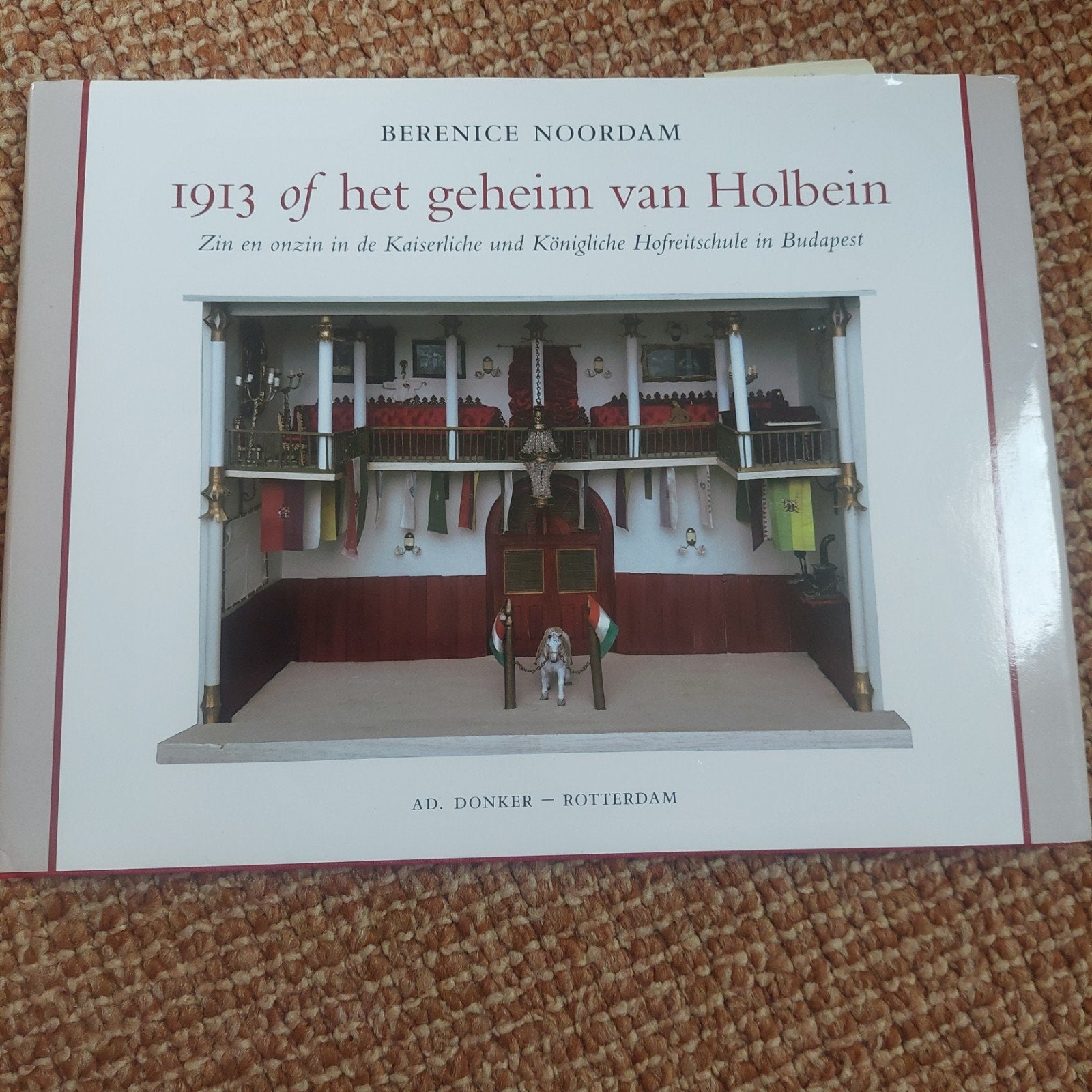 Berenice Noordam - 1913 Het geheim van Holbein, Ophalen of Verzenden, Zo goed als nieuw, Poppenhuis