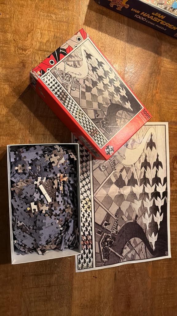 M.C. Escher Puzzel - Dag en Nacht - 1000 stukjes, Ophalen of Verzenden, 500 t/m 1500 stukjes, Gebruikt, Legpuzzel