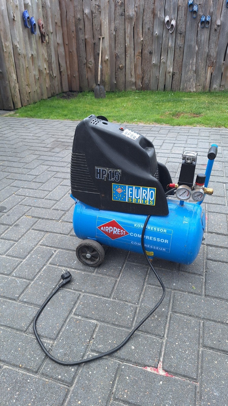 Airpress compressor hlo 215/25, Minder dan 25 liter, Ophalen, Gebruikt, Minder dan 200 liter/min