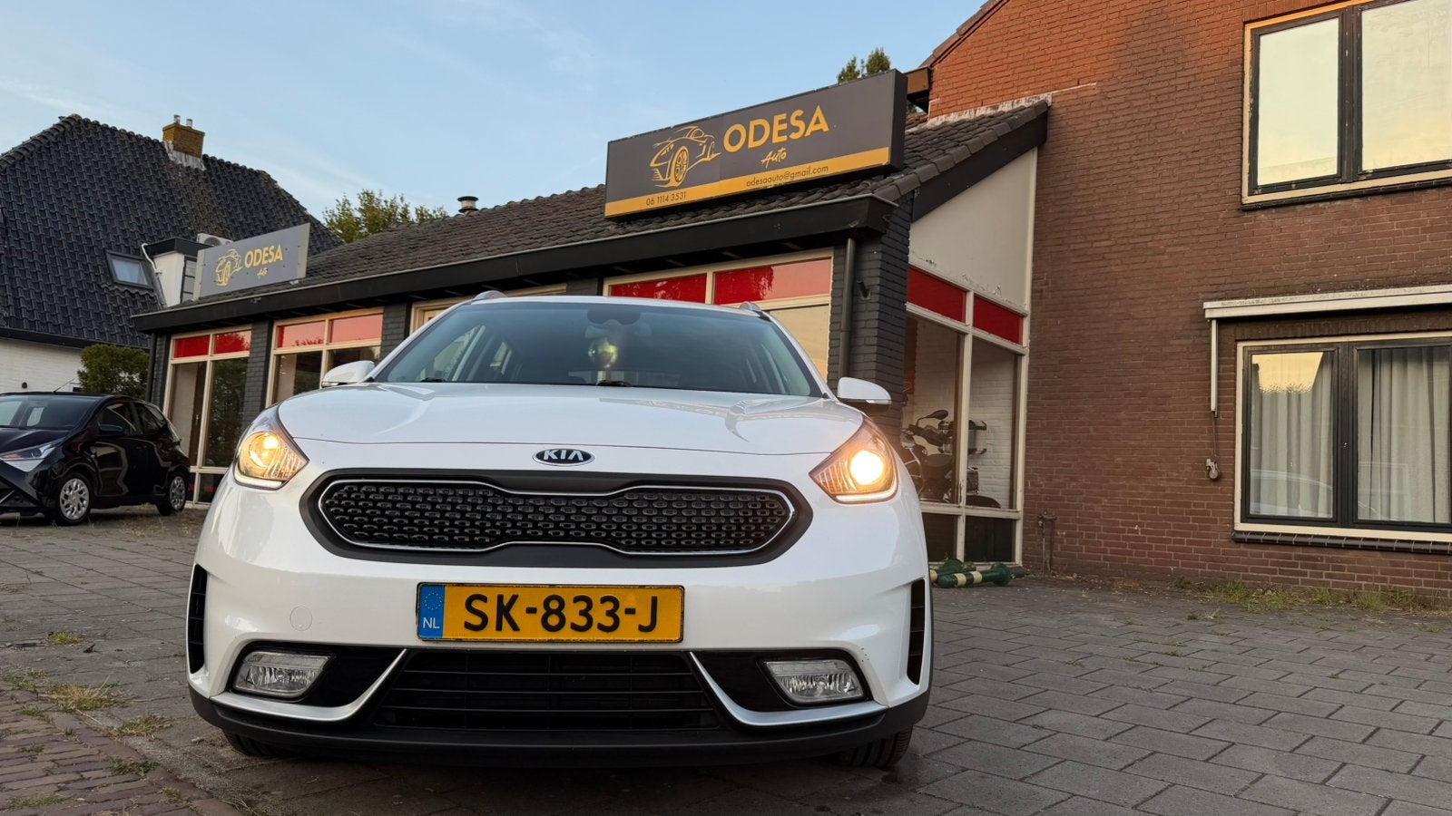 Kia Niro 1.6 GDi Hybrid DynamicLine CarPlay | BTW Auto, Auto's, Kia, 1580 cc, Leder en Stof, Wit, Origineel Nederlands