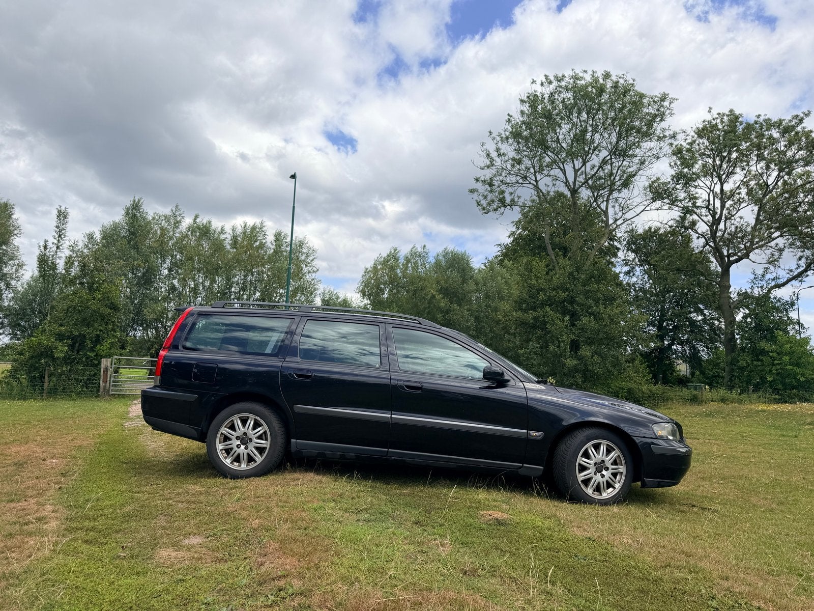 Volvo V70 2.4 D5 AUT 2004 Zwart youngtimer 7-zitter - 475K, Auto's, Volvo, 1800 kg, Stationwagon, Diesel, Particulier