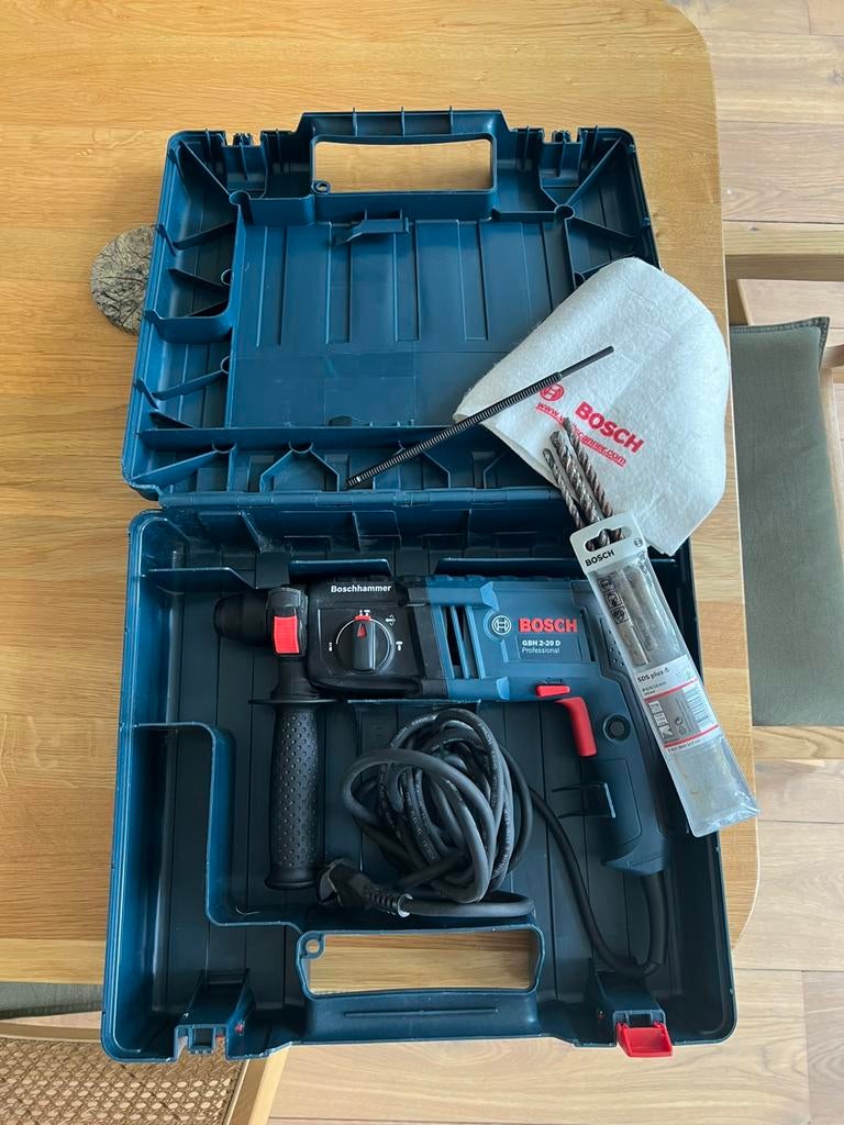 8 keer gebruikt – Bosch Professional GBH 2-20 D boorhamer, Ophalen, Zo goed als nieuw, Minder dan 400 watt, Boor- en/of Breekhamer