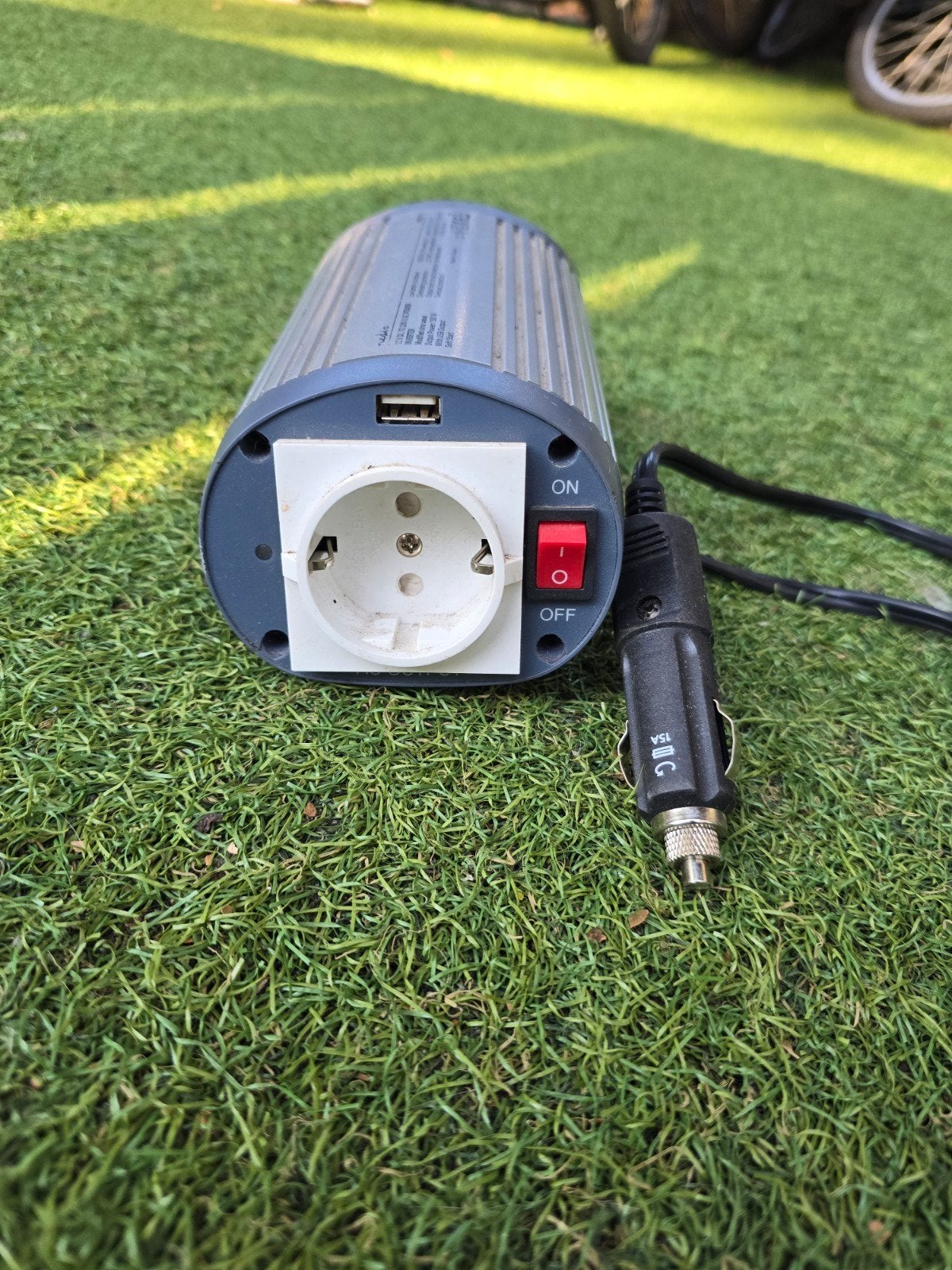 Nedis 150W Omvormer 12V DC naar 230V AC met USB, Ophalen, Zo goed als nieuw