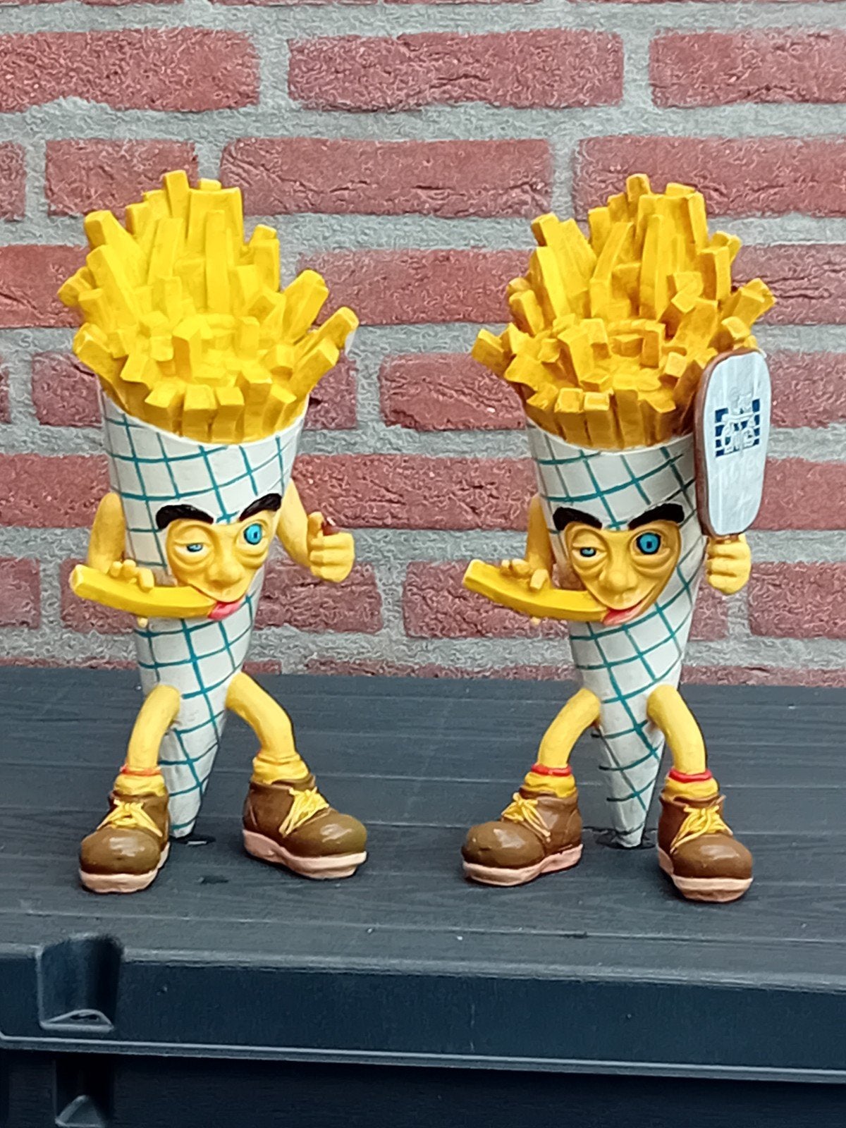2 grappige reclame beeldjes van frietjes, Verzamelen, Ophalen of Verzenden, Gebruikt