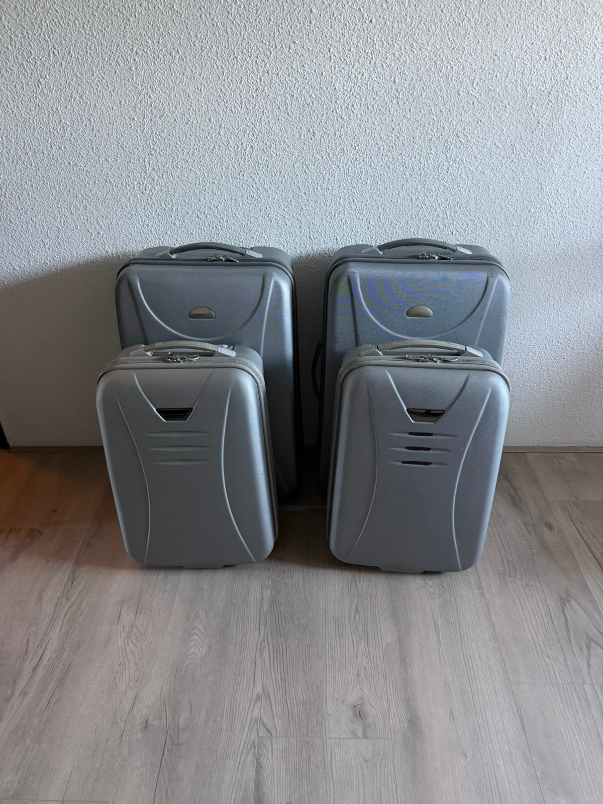 2 middel grootte + 2 kleiner formaat grijze hardcase koffers, Ophalen, Hard kunststof