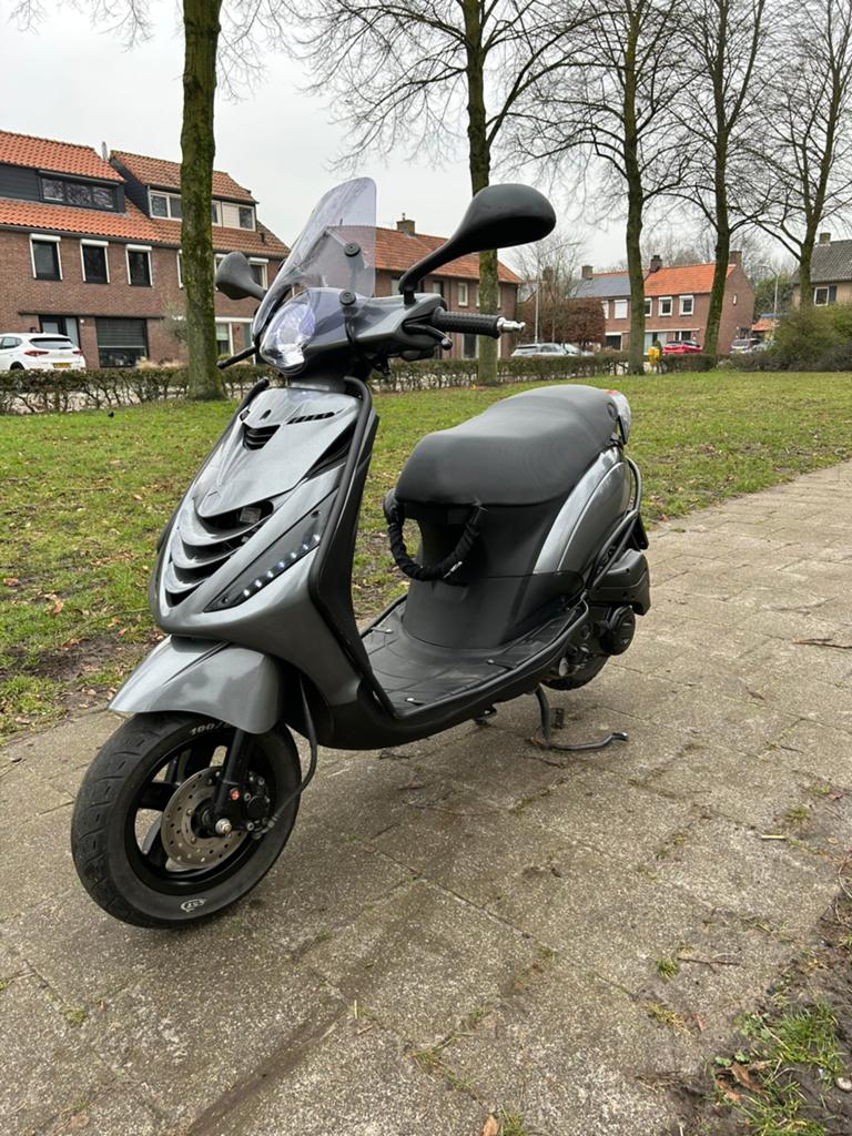 Piaggio zip 2020 full option, Ophalen, Zo goed als nieuw, Benzine