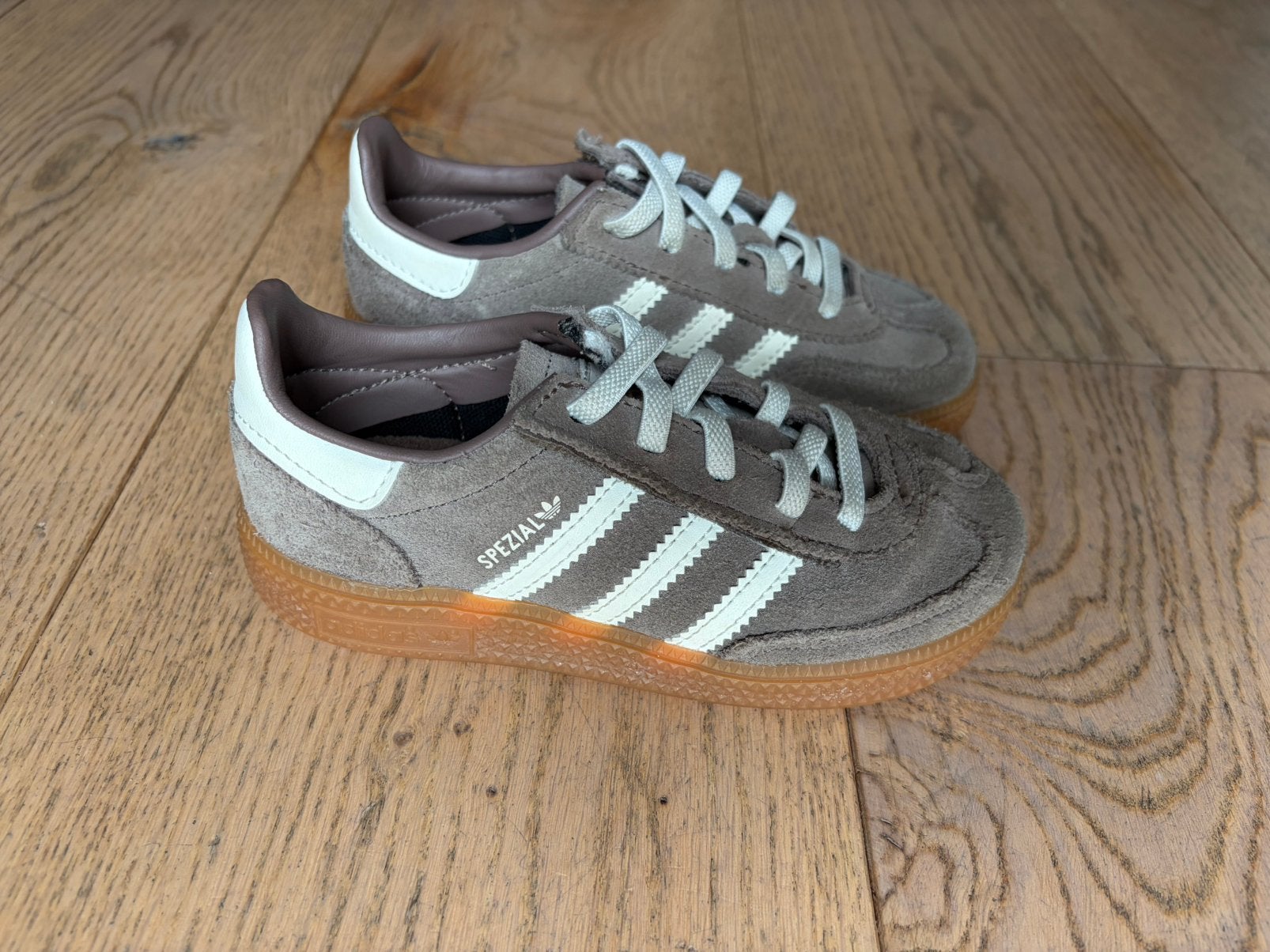Adidas schoenen maat 27, Ophalen, Zo goed als nieuw