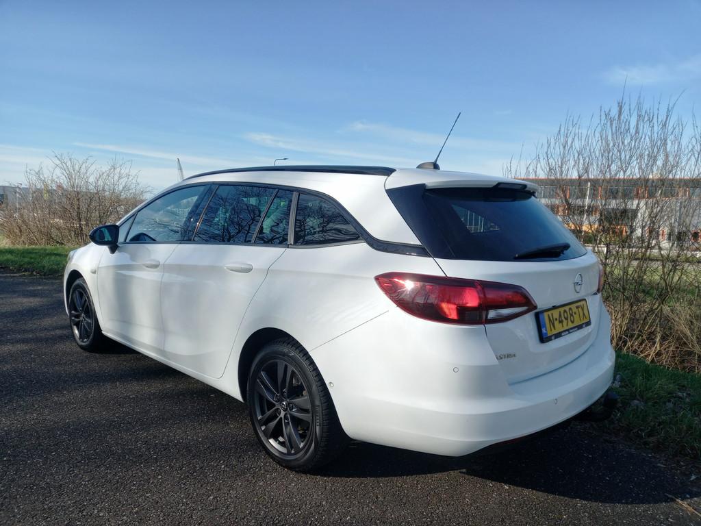 Opel Astra Sports Tourer 1.2 Design & Tech (bj 2022), Voorwielaandrijving, Gebruikt, Euro 6, Wit