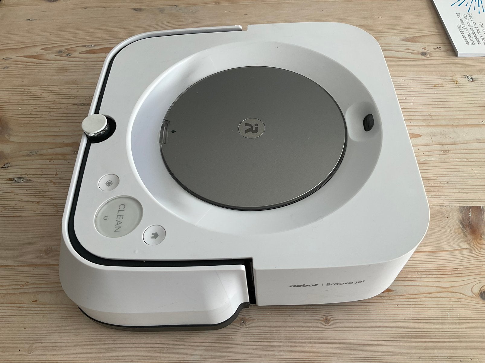 Robotdweil Braava Jet M6 incl accessoires, weinig gebruikt, Ophalen, Zo goed als nieuw