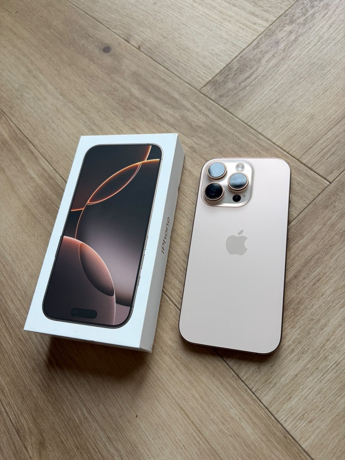 Apple iPhone 16 Pro  128gb Goud - Zo goed als nieuw, Telecommunicatie, 80 %, Zo goed als nieuw, Zonder simlock, Zonder abonnement