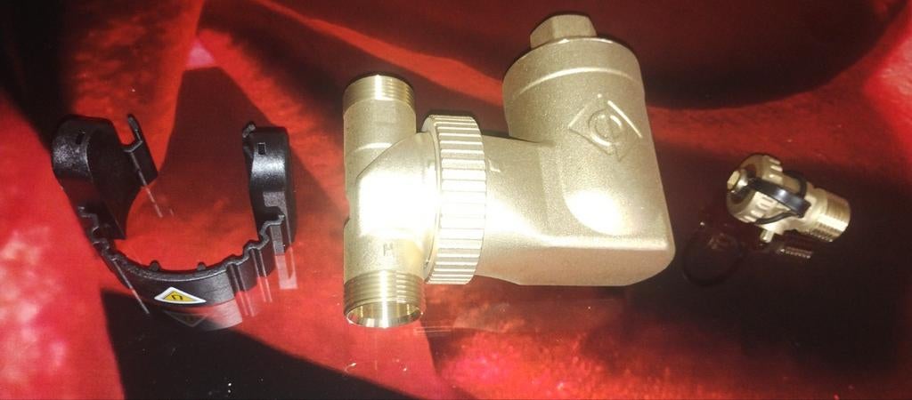 Nieuwe Spirotech SpiroTrap vuilafscheider 22 knel, Nieuw, Ophalen of Verzenden, Minder dan 3 jaar oud, Minder dan 20 liter