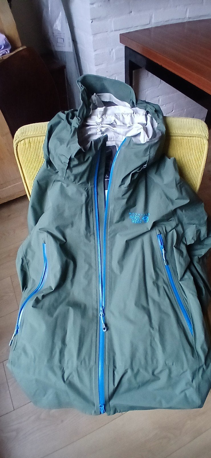 Mountain Hardware regenjas ademend maat L, Ophalen of Verzenden, Regenjas