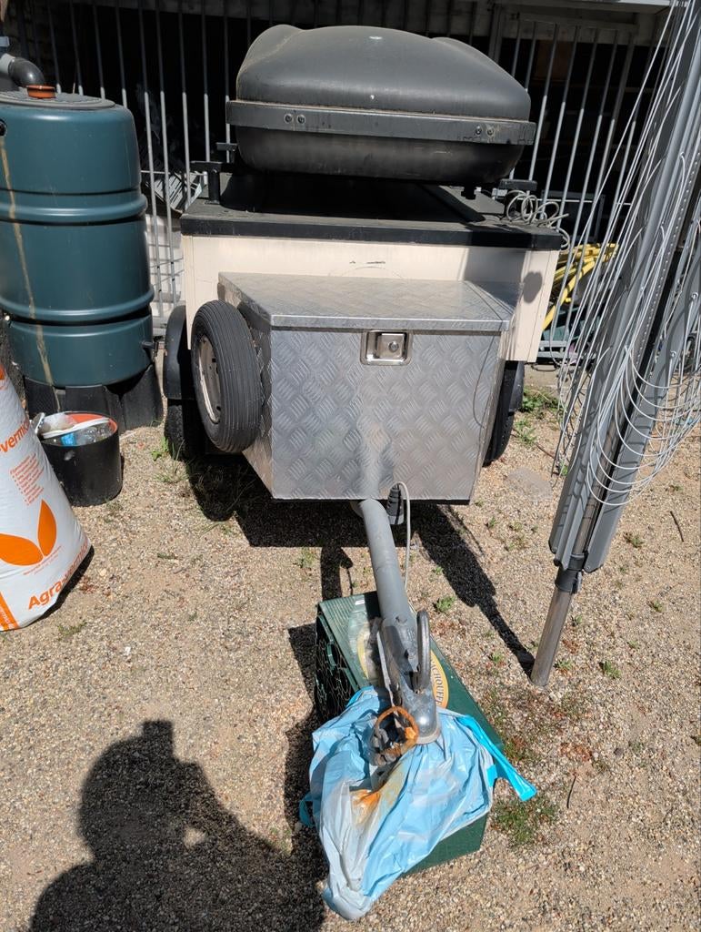 Compacte aanhanger met dakkoffer en opbergkist, Ophalen, Gebruikt
