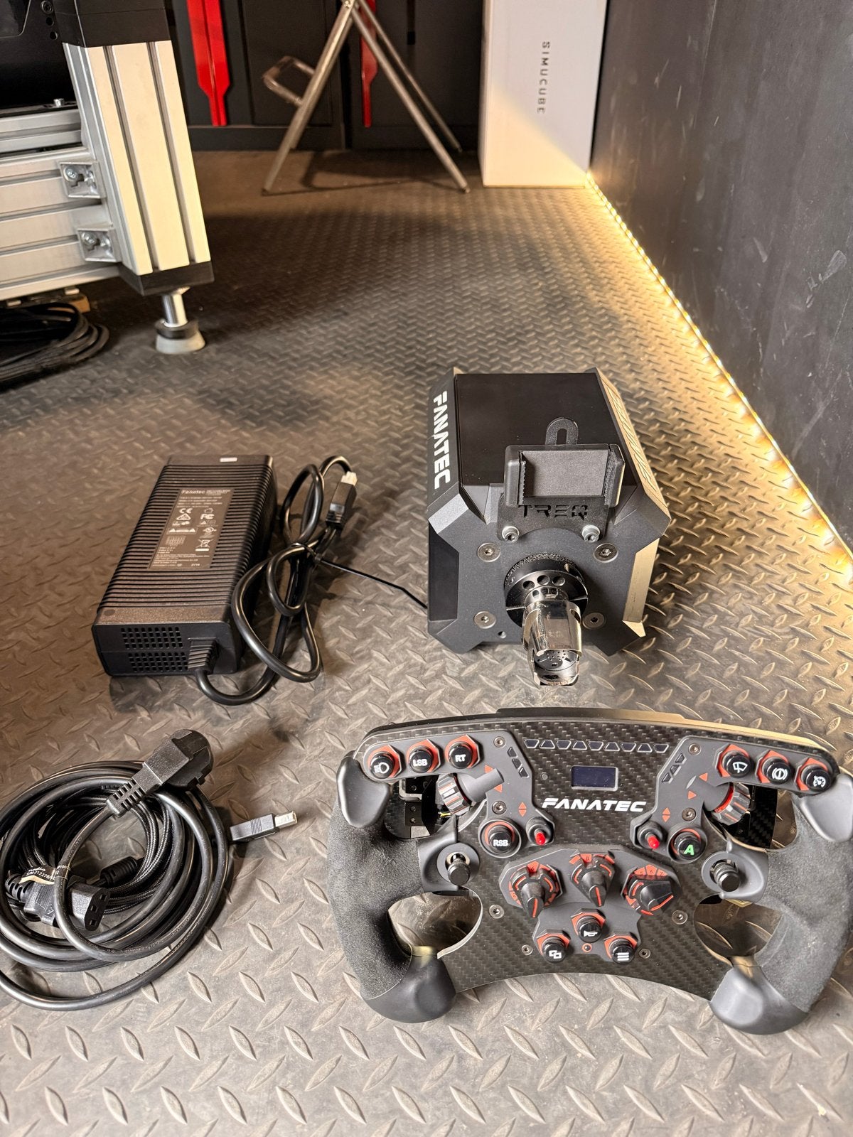 Fanatec DD1 met QR2 Ultra en Formula V2 stuur, Ophalen, Overige merken, Gebruikt
