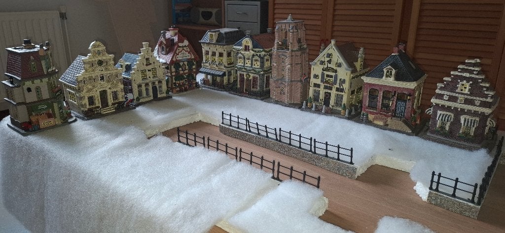 Dickensville elfstedenserie 11 huisjes €110, Diversen, Ophalen, Gebruikt