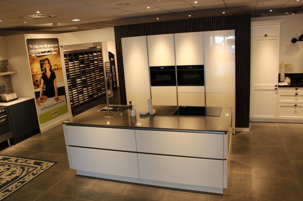 AF 6 – Luxe Nobilia Lido eilandkeuken met Siemens iQ700, Huis en Inrichting, Keuken | Complete keukens, Ophalen, Overige typen
