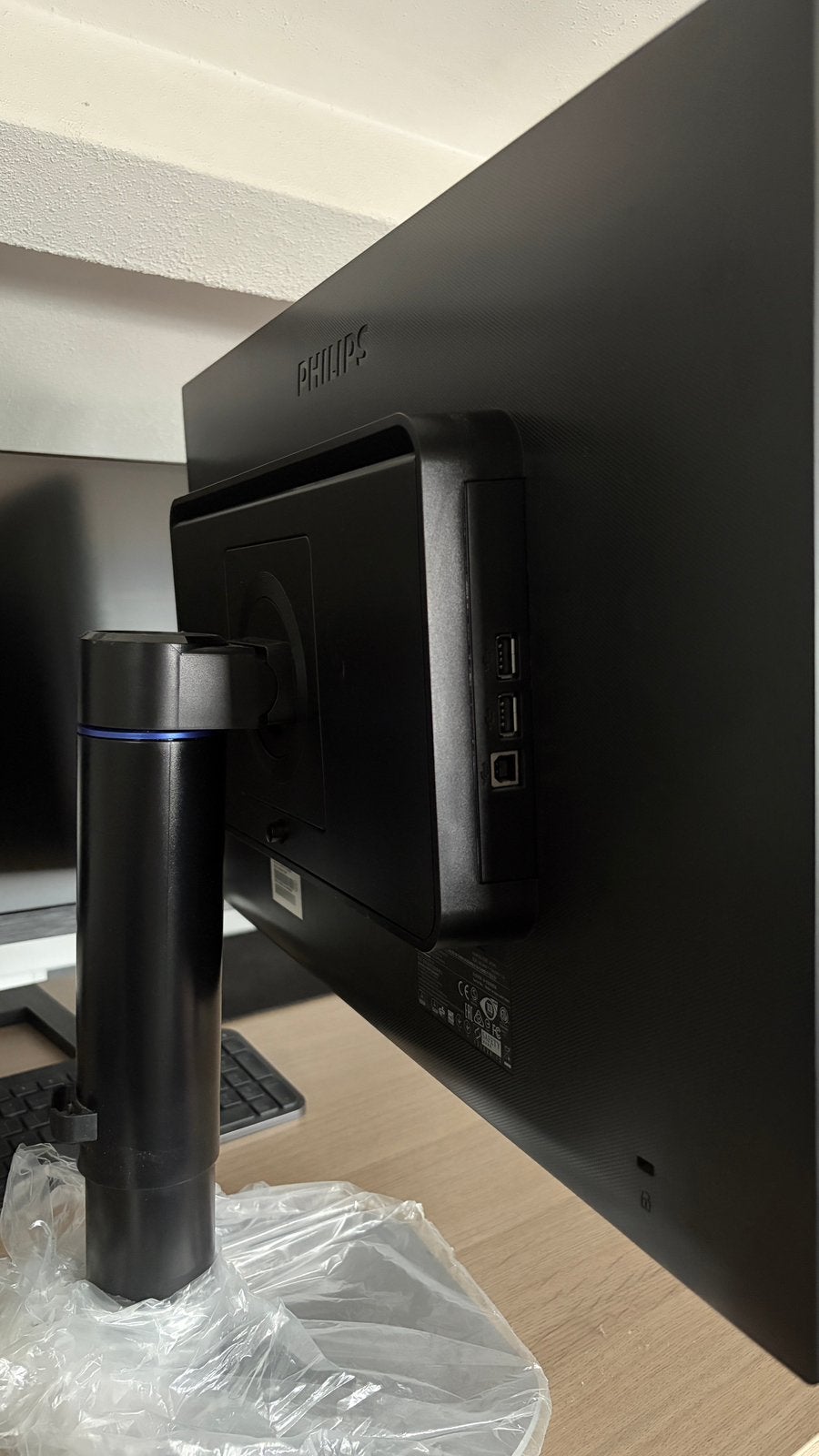 Foto 4 van Philips Brilliance 24 inch monitor - goede staat