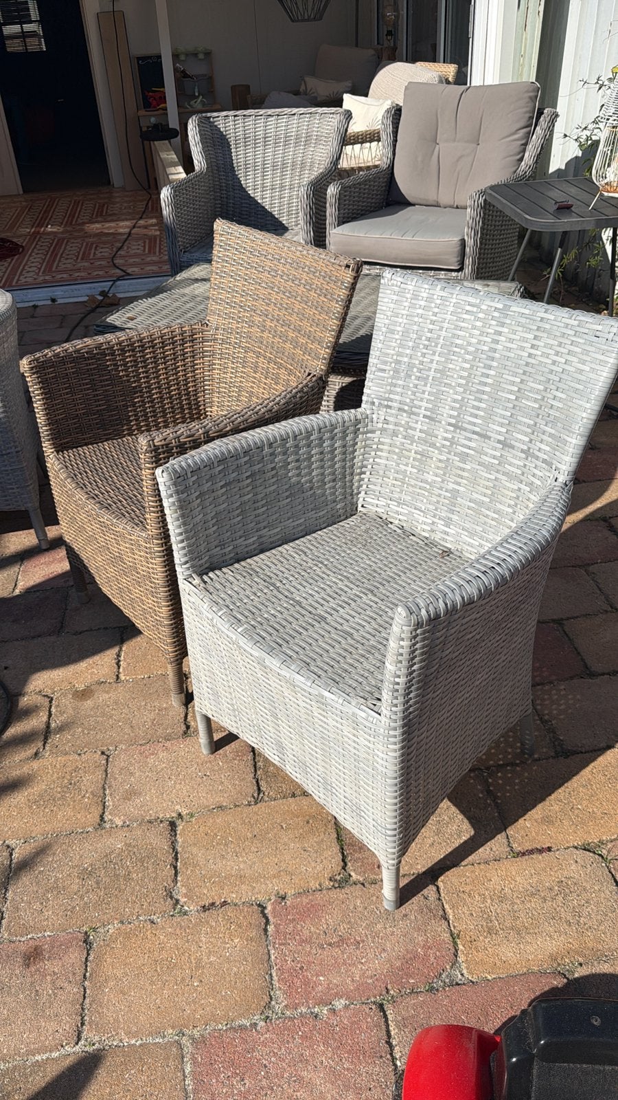 Gratis. 4 x wicker stoel wit. En 4 x Bruin., Tuin en Terras, Ophalen, Zo goed als nieuw, Wicker