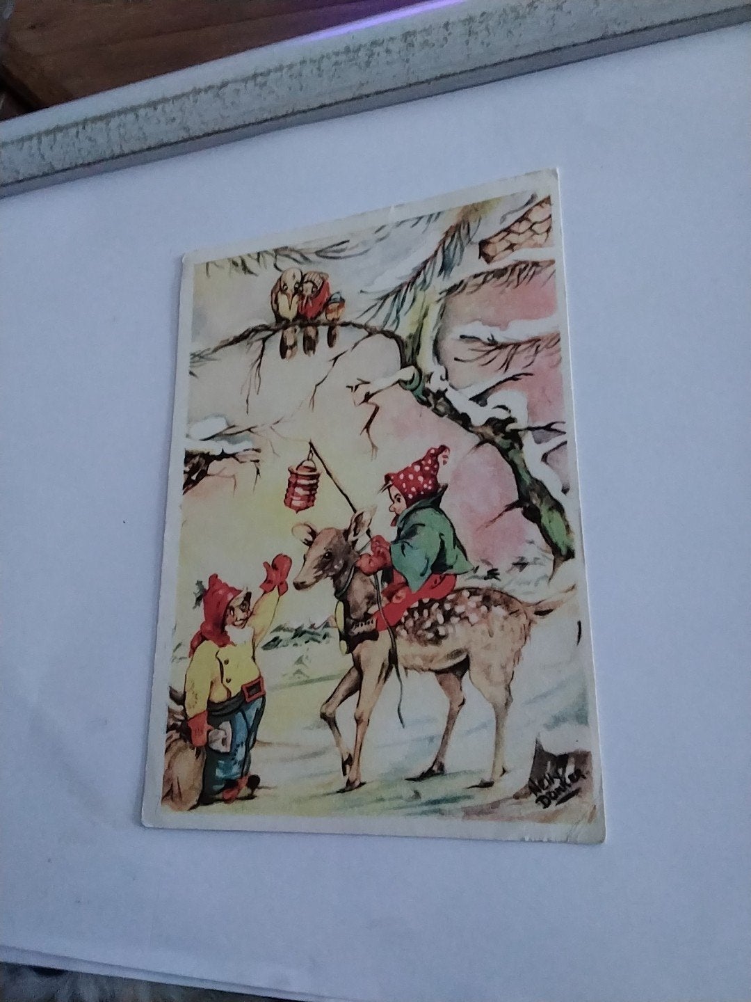 Oude kerstkaart met kabouters en hert, 1950. Nelly Donker, Verzamelen, Ophalen of Verzenden, 1940 tot 1960, Gelopen