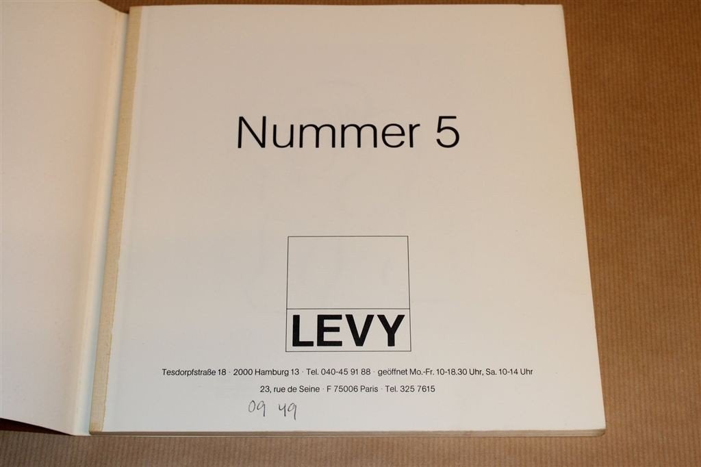 Nummer 5 - Levy — Kunstcatalogus met Dalí & Man Ray, Ophalen of Verzenden, Gelezen