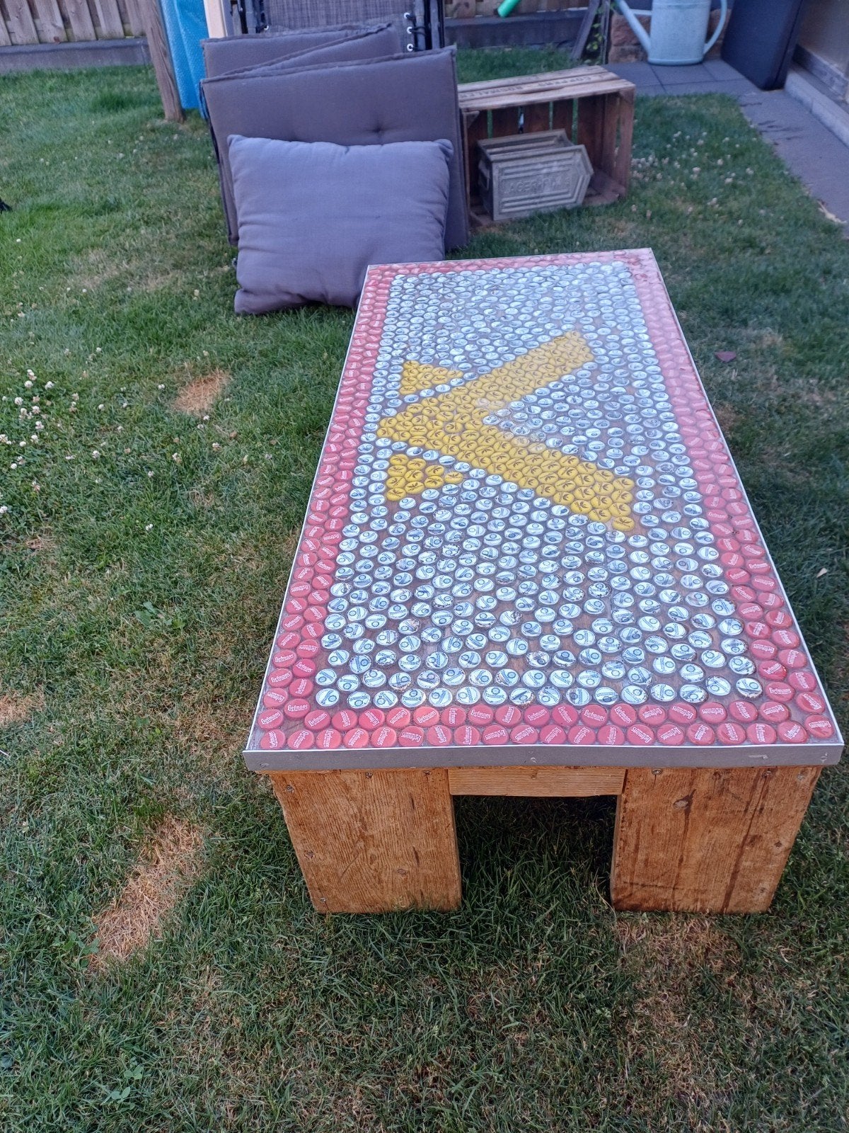 Unieke Max Verstappen salontafel van bierdopjes, Ophalen, Gebruikt, Overige materialen, 100 tot 150 cm