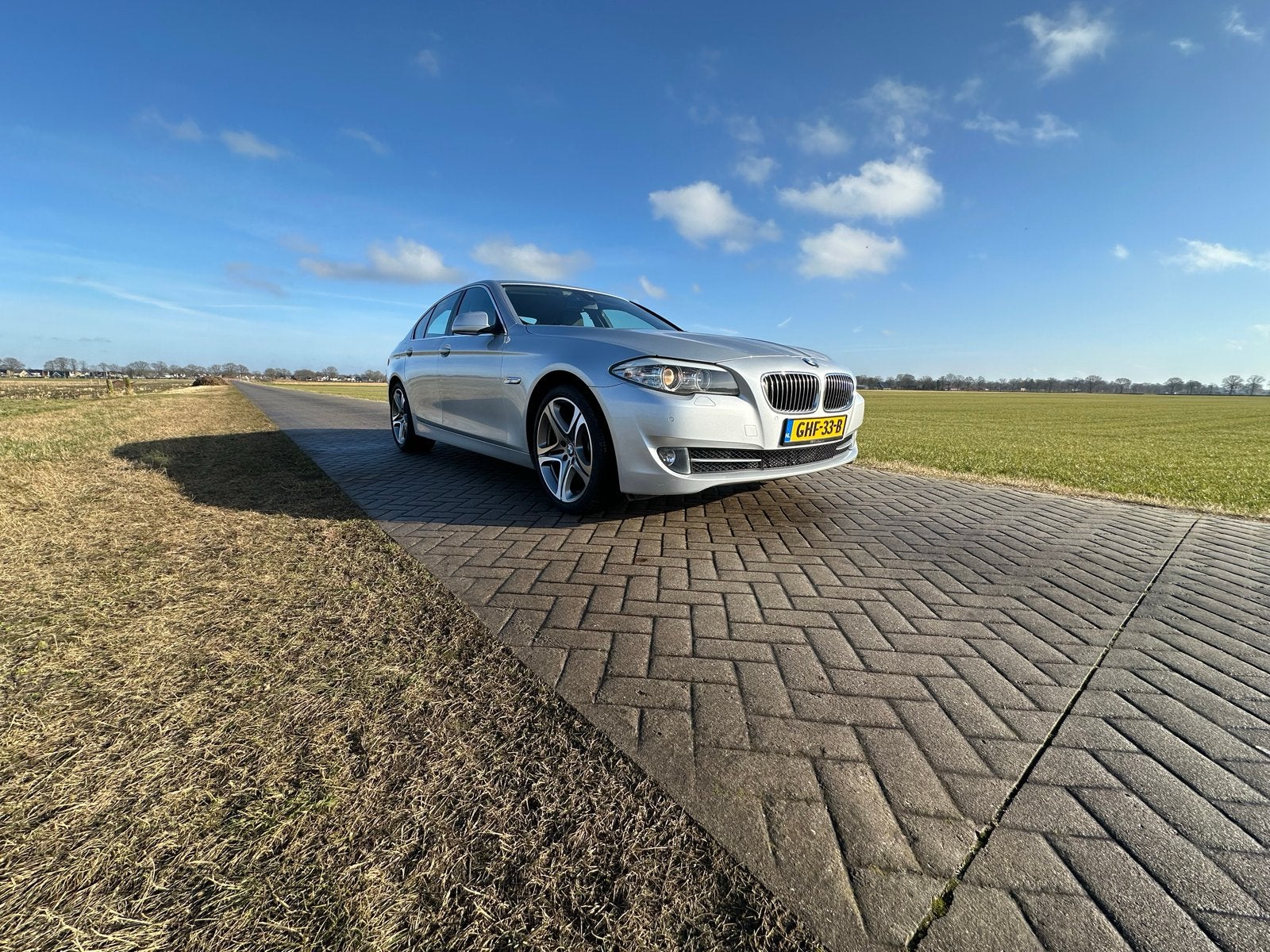 BMW 5-Serie 3.0 L 523i AUT 2010 zilvergrijs HIGH EXECUTIVE, Euro 5, Achterwielaandrijving, Zwart, 2000 kg
