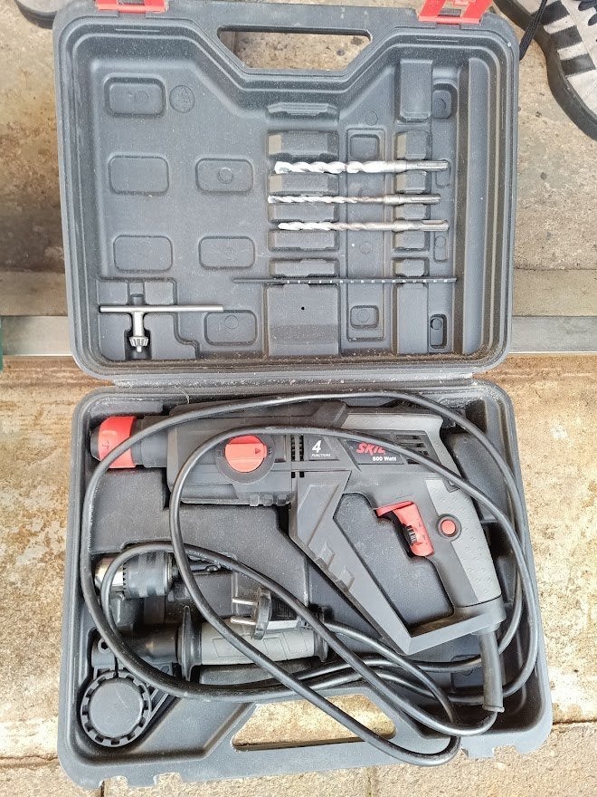 SKIL Boorhamer 600 Watt met borenset, Ophalen, Boor- en/of Breekhamer, Klopboormechanisme, Gebruikt