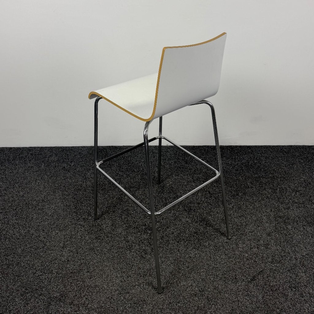 Witte Barkruk - Houten Zitting 26292, 1 kruk, Ophalen, Gebruikt, 60 tot 90 cm