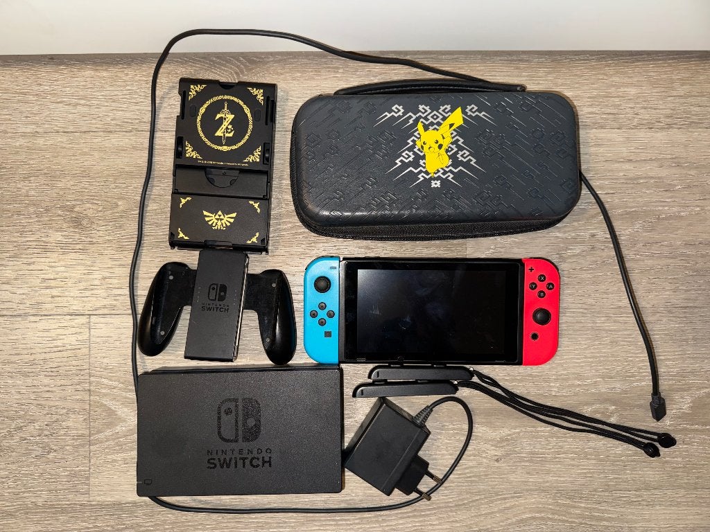 Nintendo switch v1 Unpatched/Moddable with case and stand, Ophalen of Verzenden, Gebruikt, Switch Original