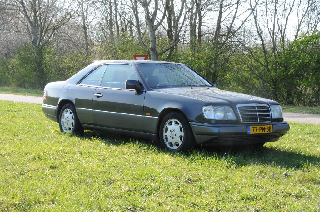 Mercedes-Benz E-Klasse 2.0 E200 Coupe 1994 Grijs, Auto's, Mercedes-Benz, Euro 2, 1998 cc, Zwart, Zwart