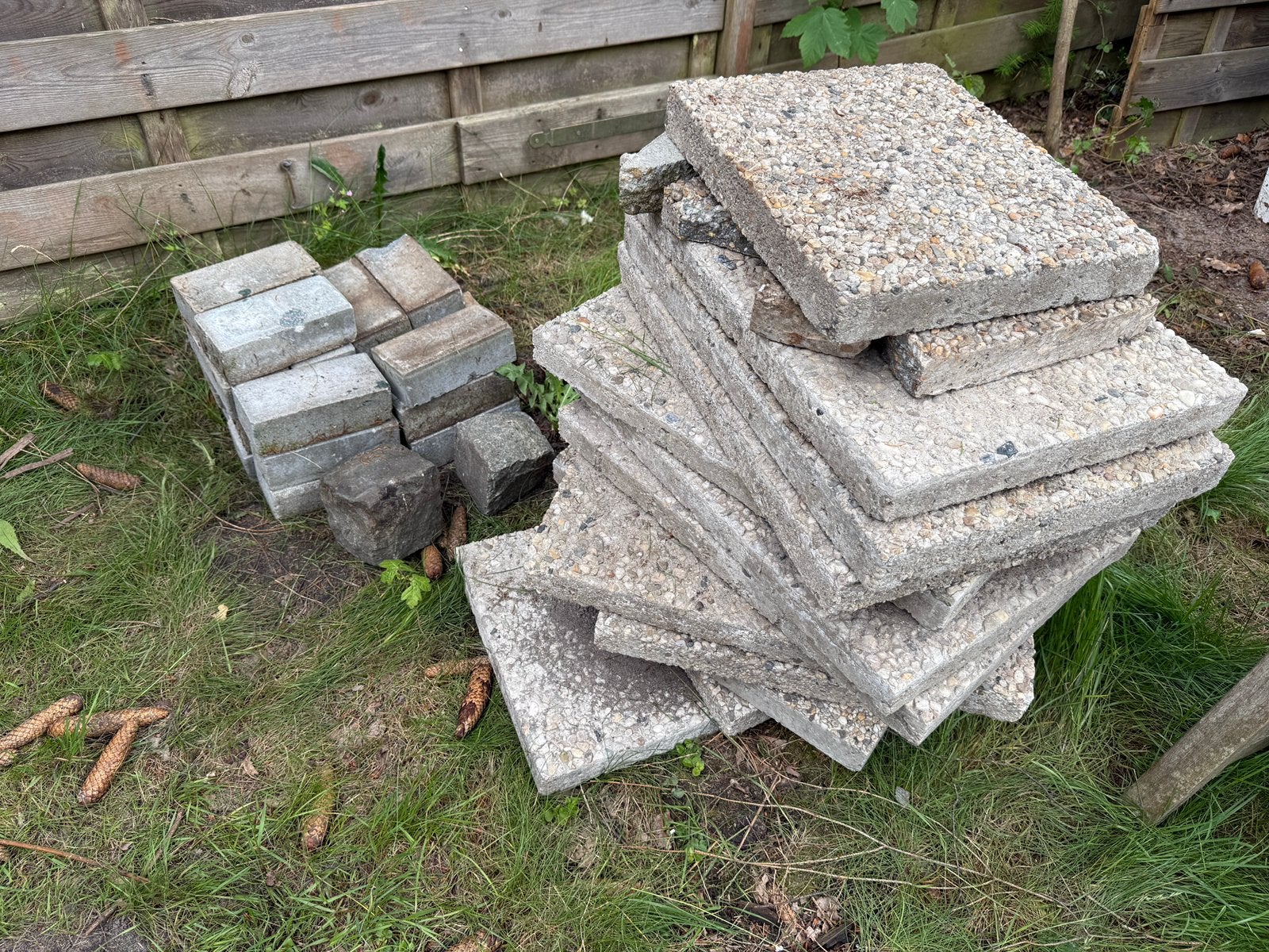 Gratis tegels grindtegels klinkers copplestones, Ophalen, Gebruikt, Beton, Klinkers