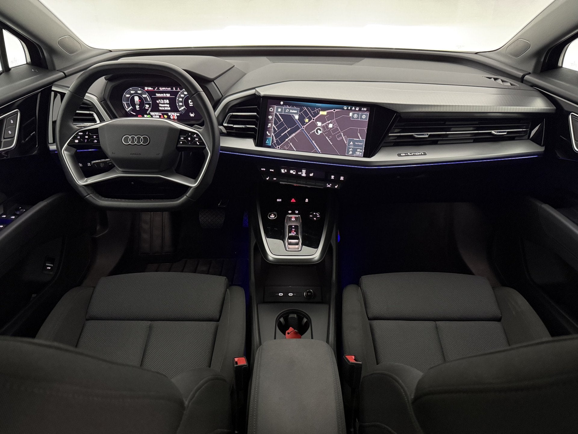 Audi Q4 e-tron 50 Quattro Launch edition 77 kWh | Snelladen, Auto's, Stof, Blauw, Origineel Nederlands, 2110 kg