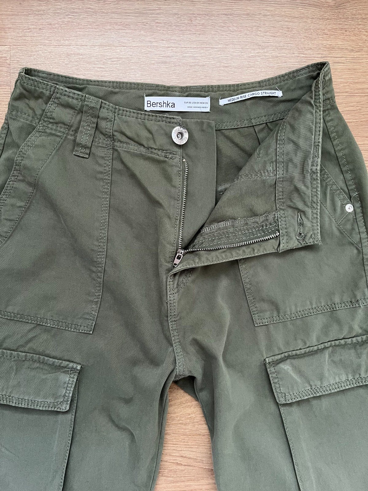 Cargo broek Bershka groen maat S, Verzenden, Maat 36 (S), Lang, Gedragen