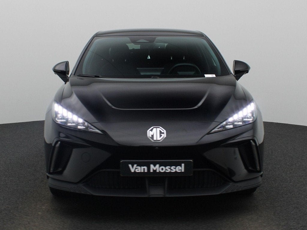 MG MG4 64 kWh Luxury | Navigtie | Achteruitrijcamera | Cruis, Auto's, MG, Automaat, 12 maanden, Gebruikt, Zwart