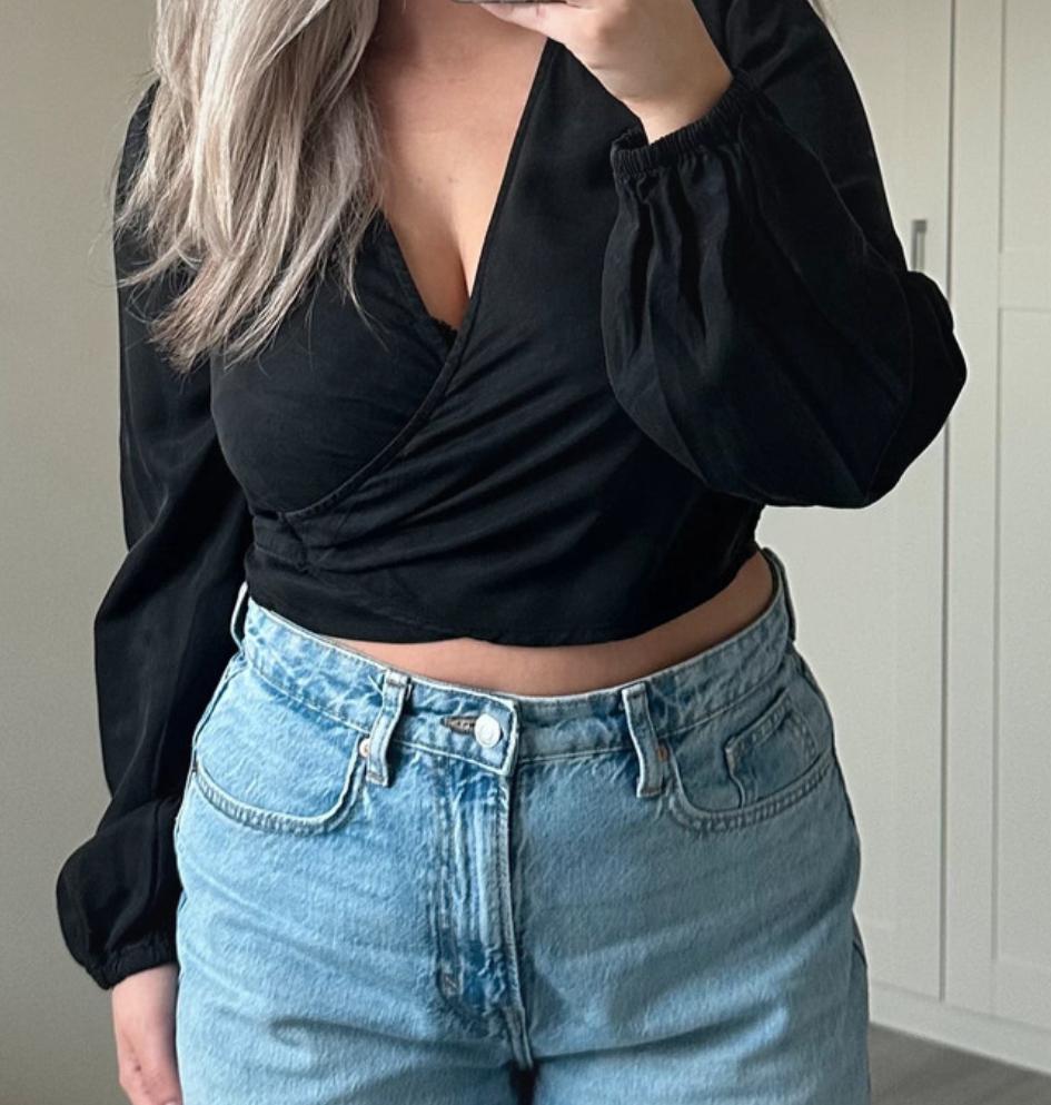 Pull & bear zwarte cropped overslag blouse met knoopsluiting, Ophalen of Verzenden, Zo goed als nieuw, Maat 36 (S), Zwart