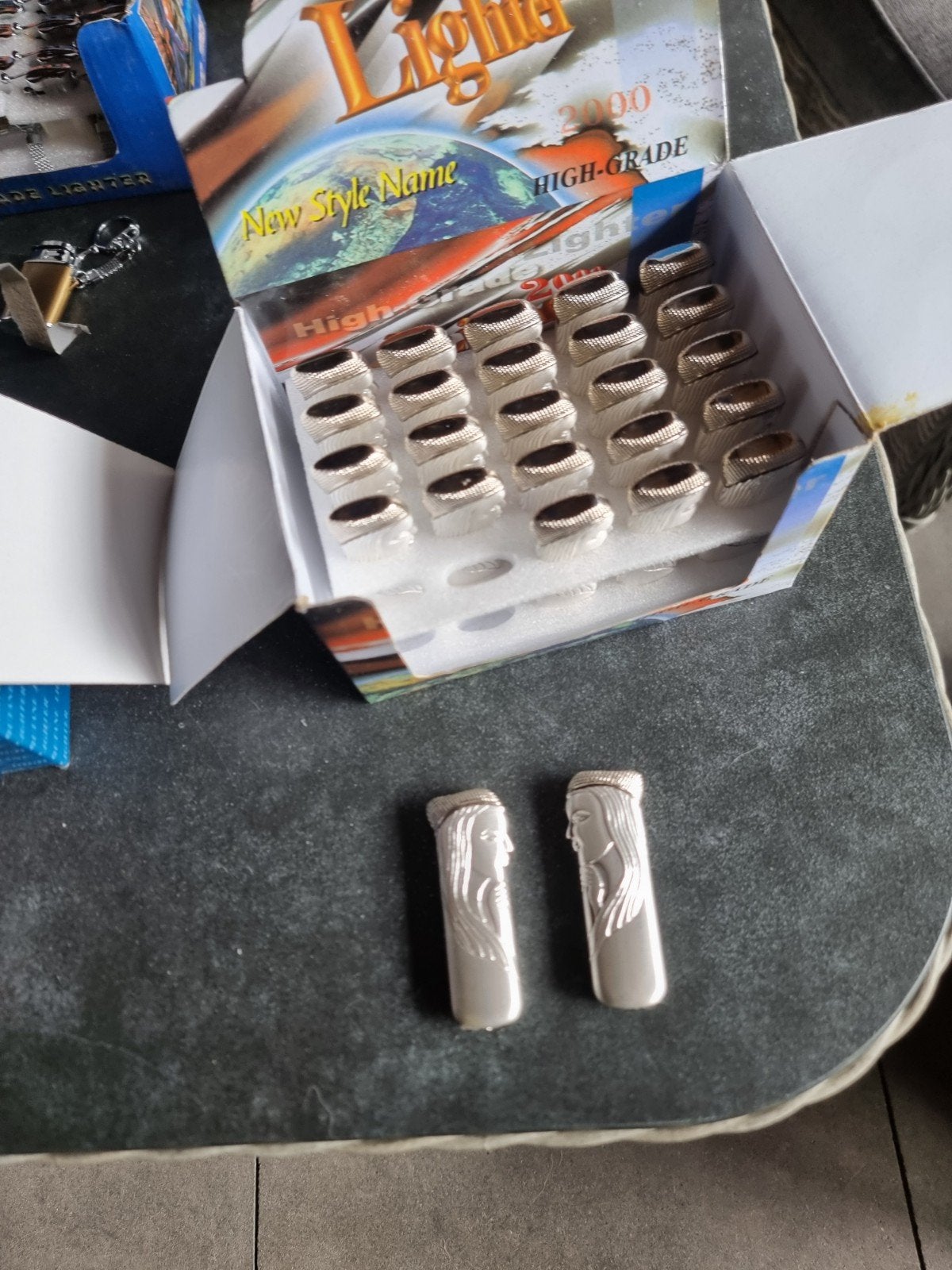 4 doosjes aanstekers