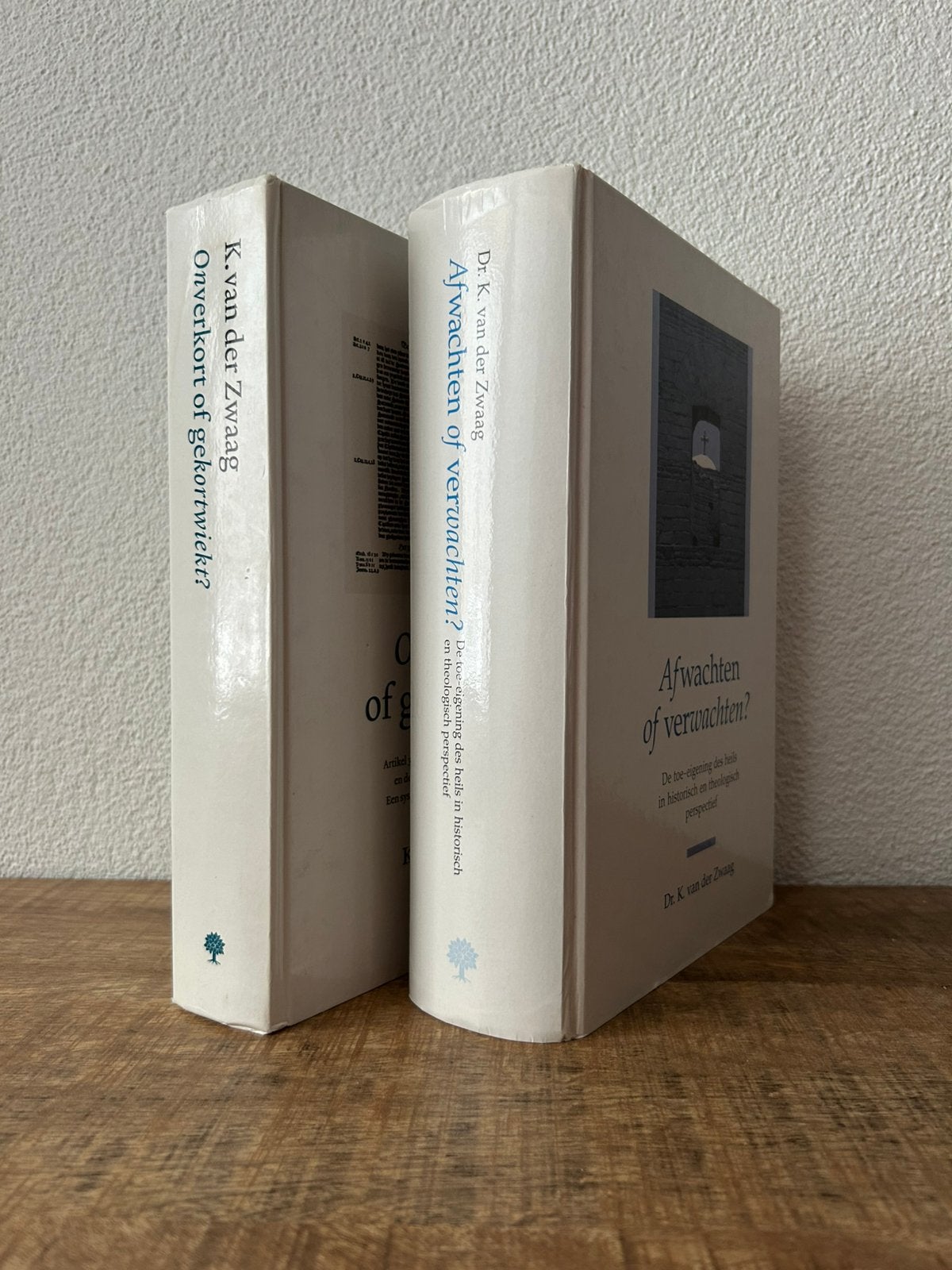 K. van der Zwaag - Onverkort of gekortwiekt / Afwachten of v, Boeken, Ophalen of Verzenden, Gelezen, Christendom | Protestants