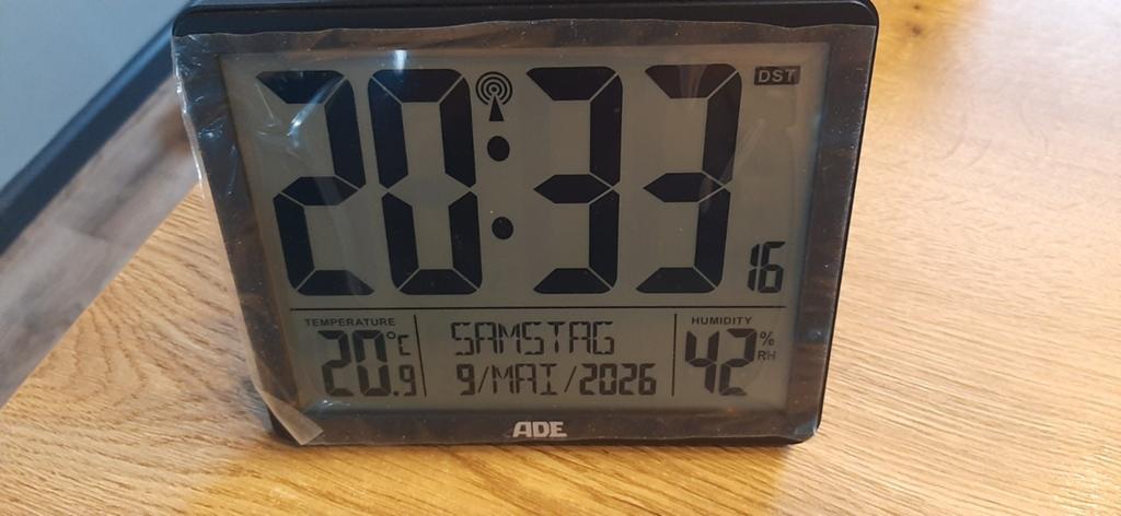 Digitale radiogestuurde klok, Huis en Inrichting, Woonaccessoires | Klokken, Ophalen of Verzenden, Nieuw, Digitaal, Wandklok