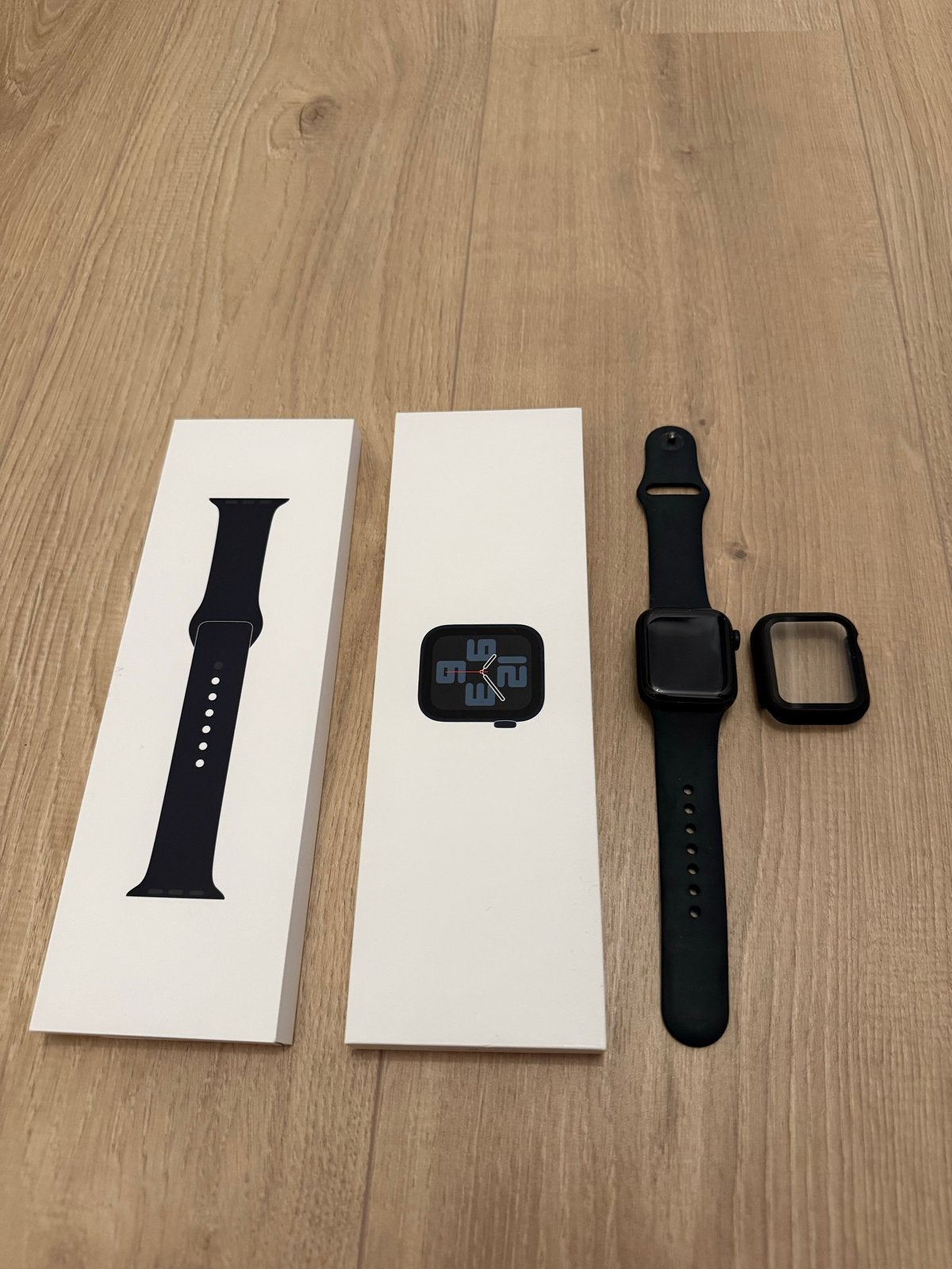 Apple Watch SE GPS 40mm - Midnight sportbandje (86% batterij, Sieraden, Tassen en Uiterlijk, Ophalen, Zwart, IOS, Zo goed als nieuw