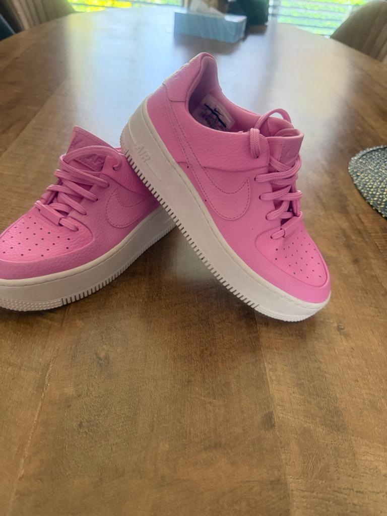 Roze Nike Air Force 1 Sneakers - Maat 36,5 bijna niuwe, Ophalen of Verzenden, Zo goed als nieuw, Roze, Sneakers of Gympen
